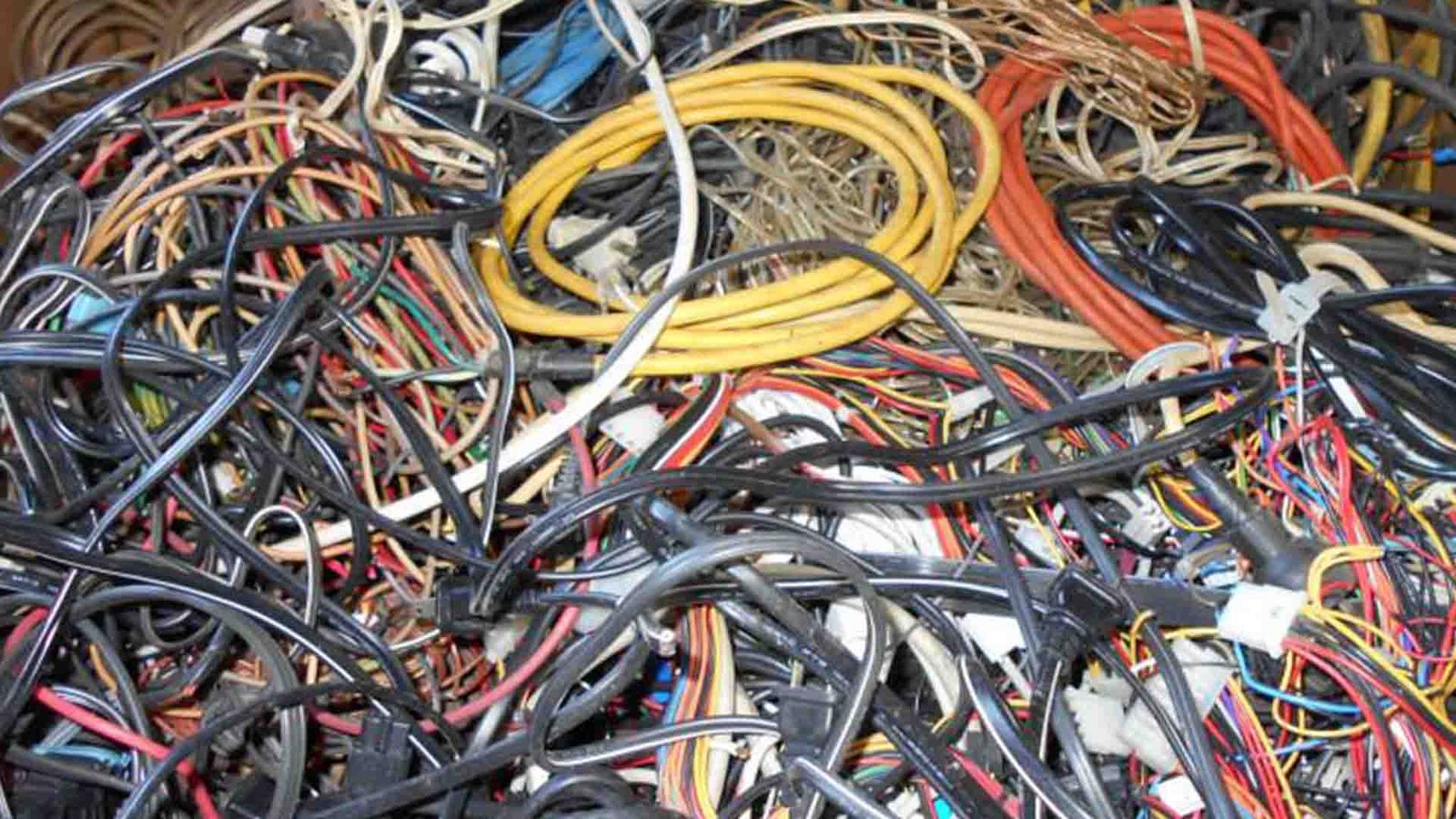 Sucata de fio de cobre encapado O melhor preço é na BRN Metais